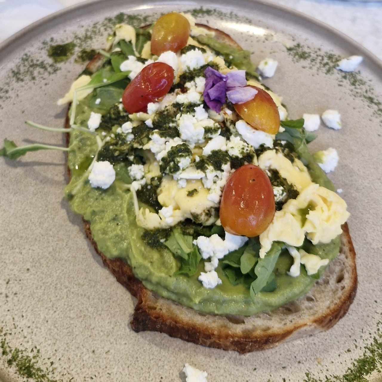 DESAYUNOS - BUNGLA AVOCADO TOAST