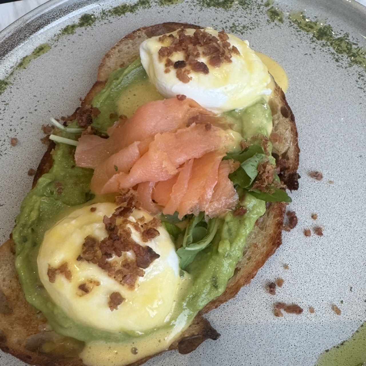 HUEVOS BENEDICTINOS CON SALMÓN