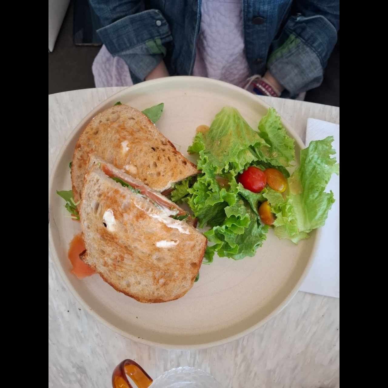 tostada de salmon ahumado