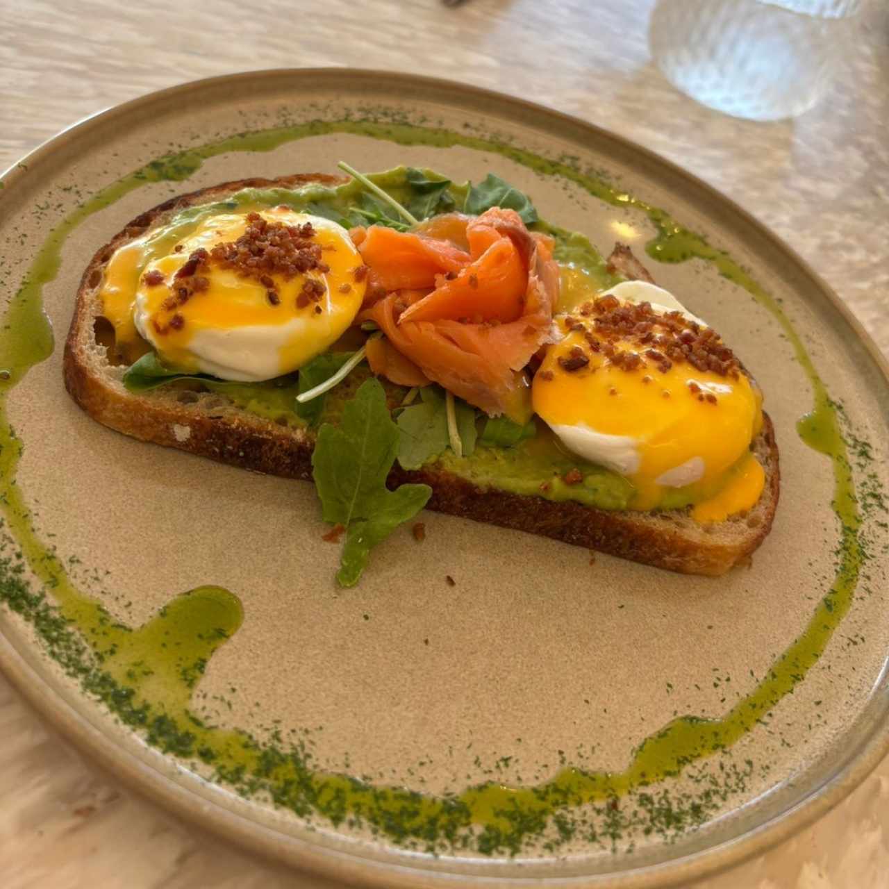 HUEVOS BENEDICTINOS CON SALMÓN