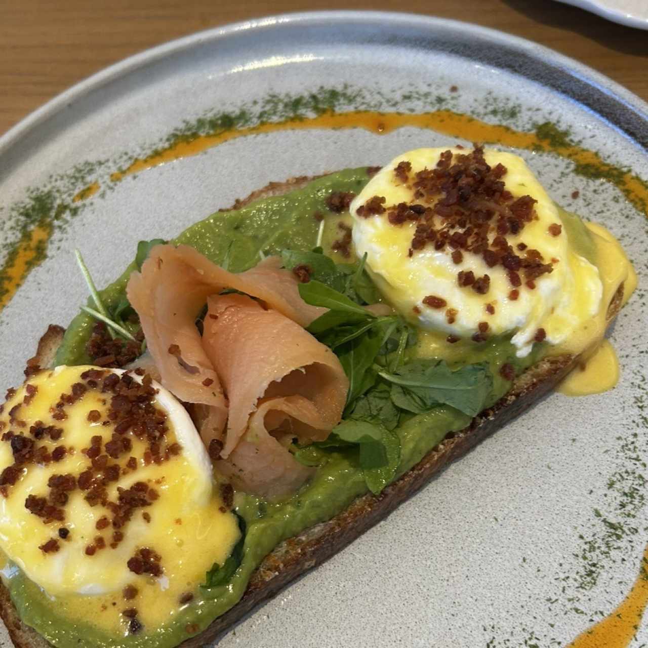 HUEVOS BENEDICTINOS CON SALMÓN