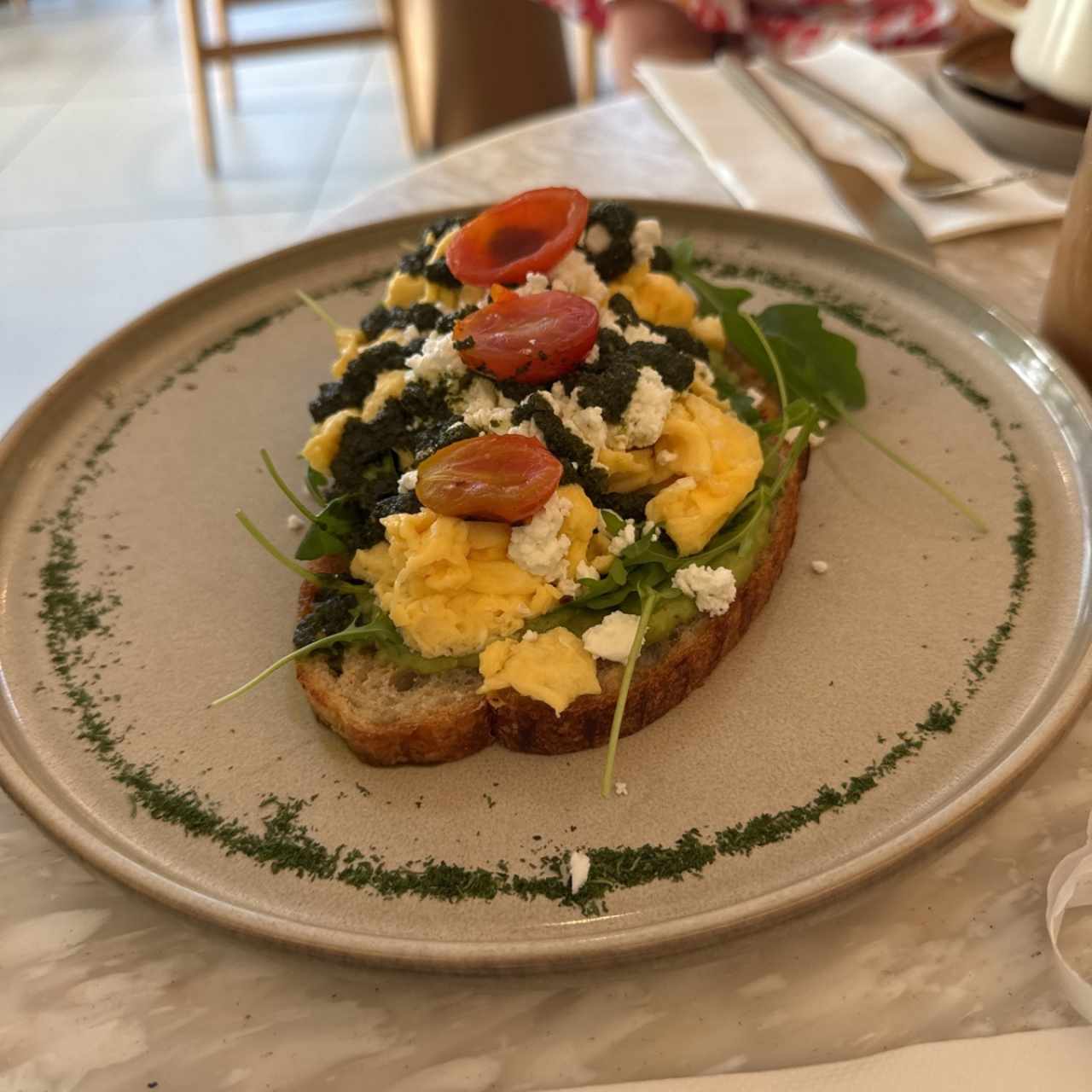 DESAYUNOS - BUNGLA AVOCADO TOAST