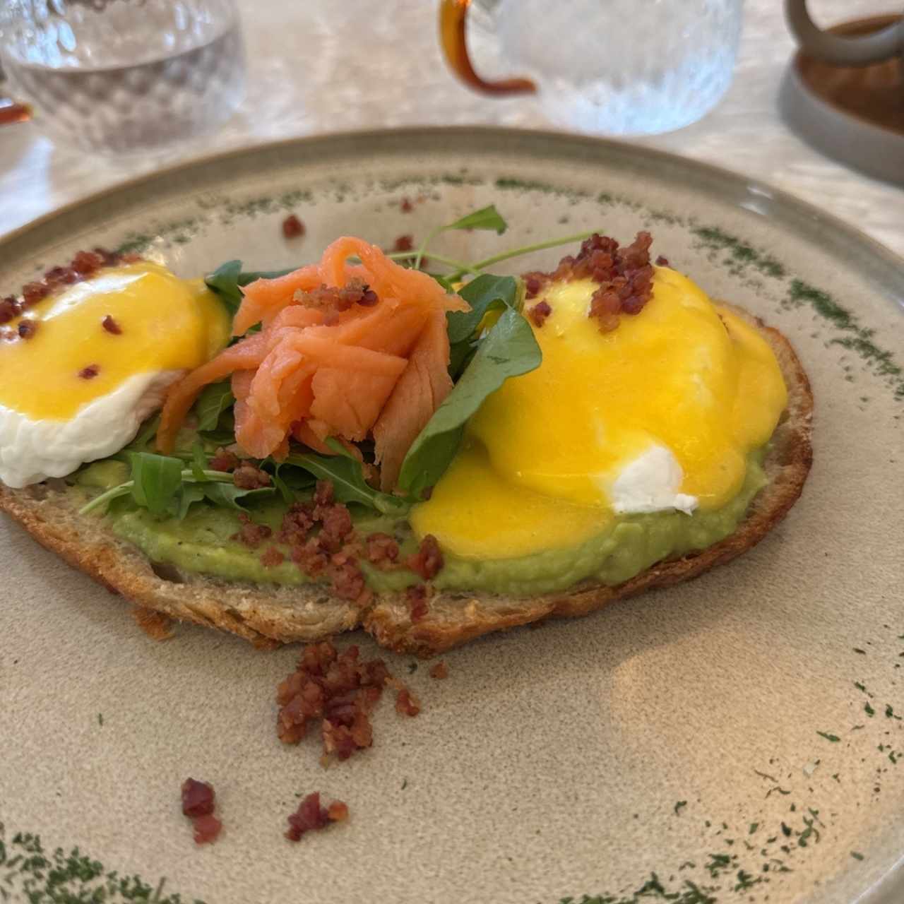 HUEVOS BENEDICTINOS CON SALMÓN