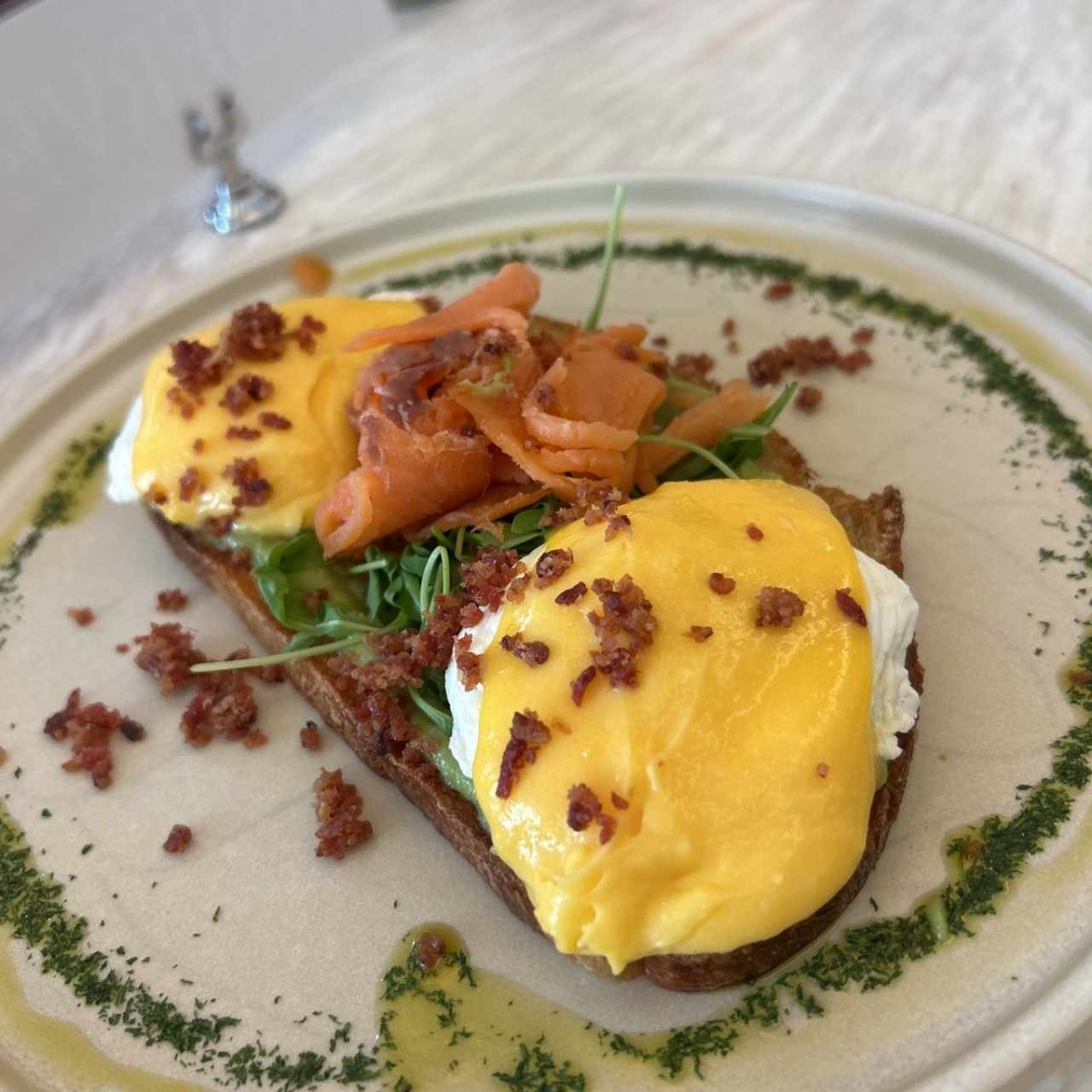 HUEVOS BENEDICTINOS CON SALMÓN