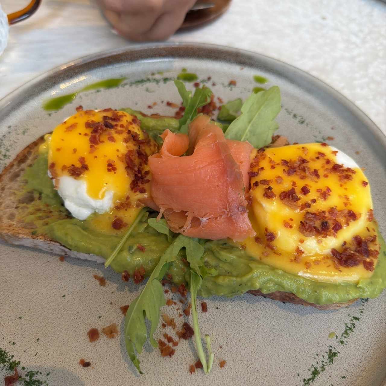 HUEVOS BENEDICTINOS CON SALMÓN