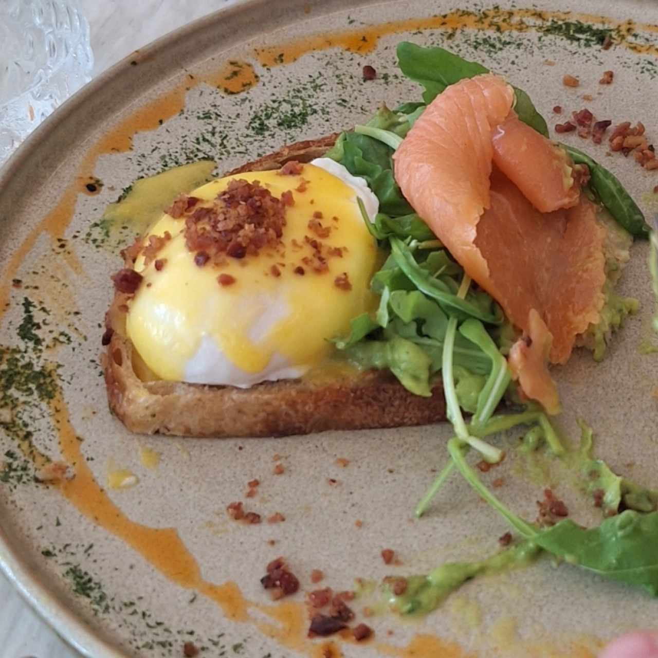 HUEVOS BENEDICTINOS CON SALMÓN