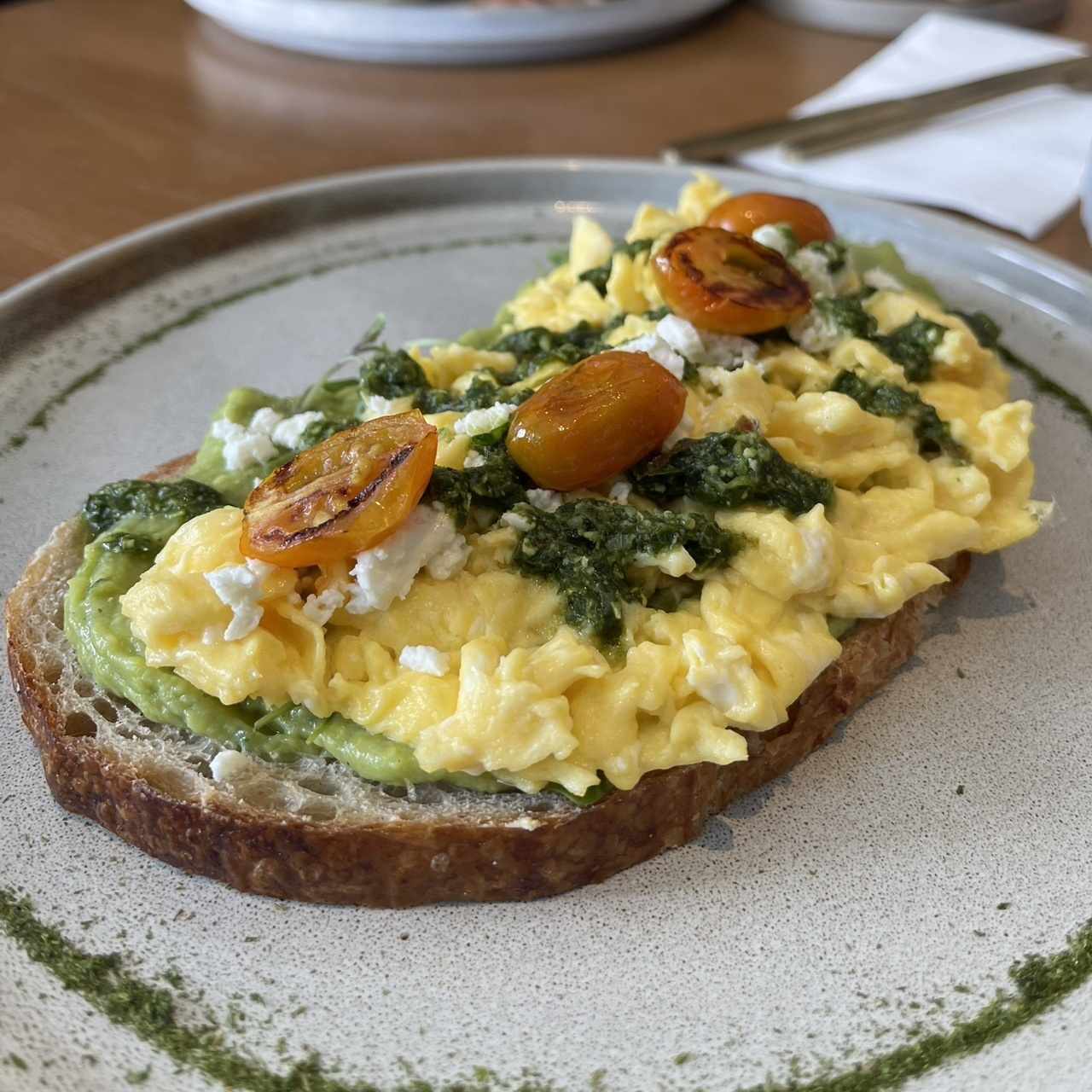 DESAYUNOS - BUNGLA AVOCADO TOAST