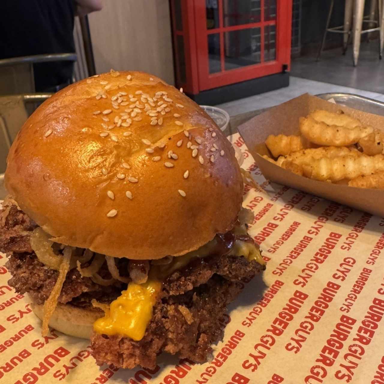 Hamburguesa crispy onion bacón BBQ