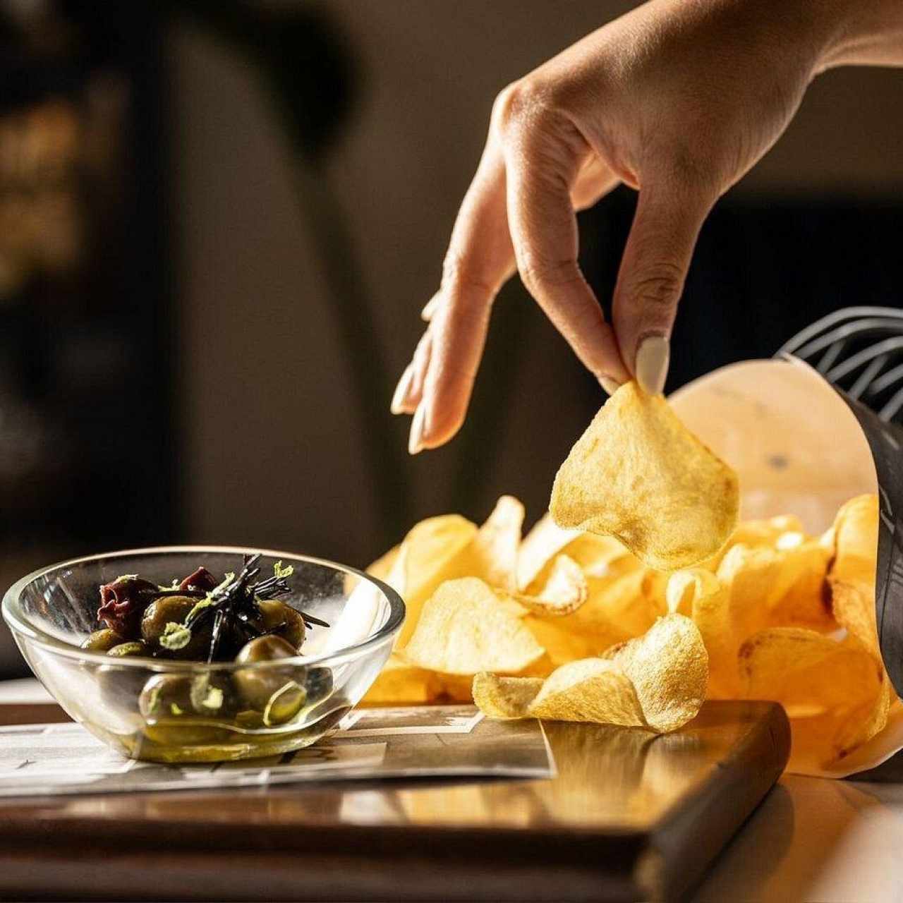 Papas de churrería y olivas del Mediterráneo