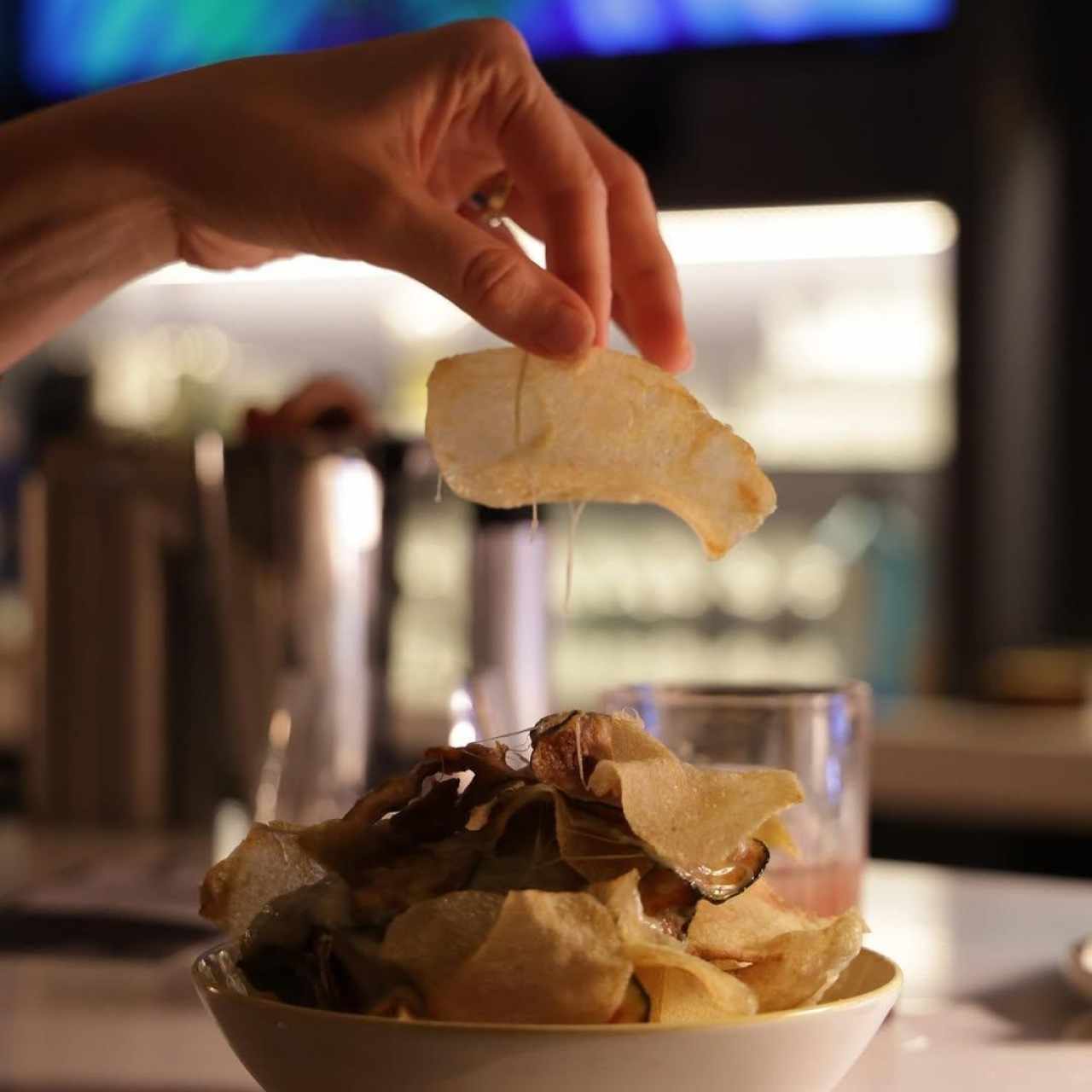 Chips de zucchini, papas criollas y queso Gorgonzola