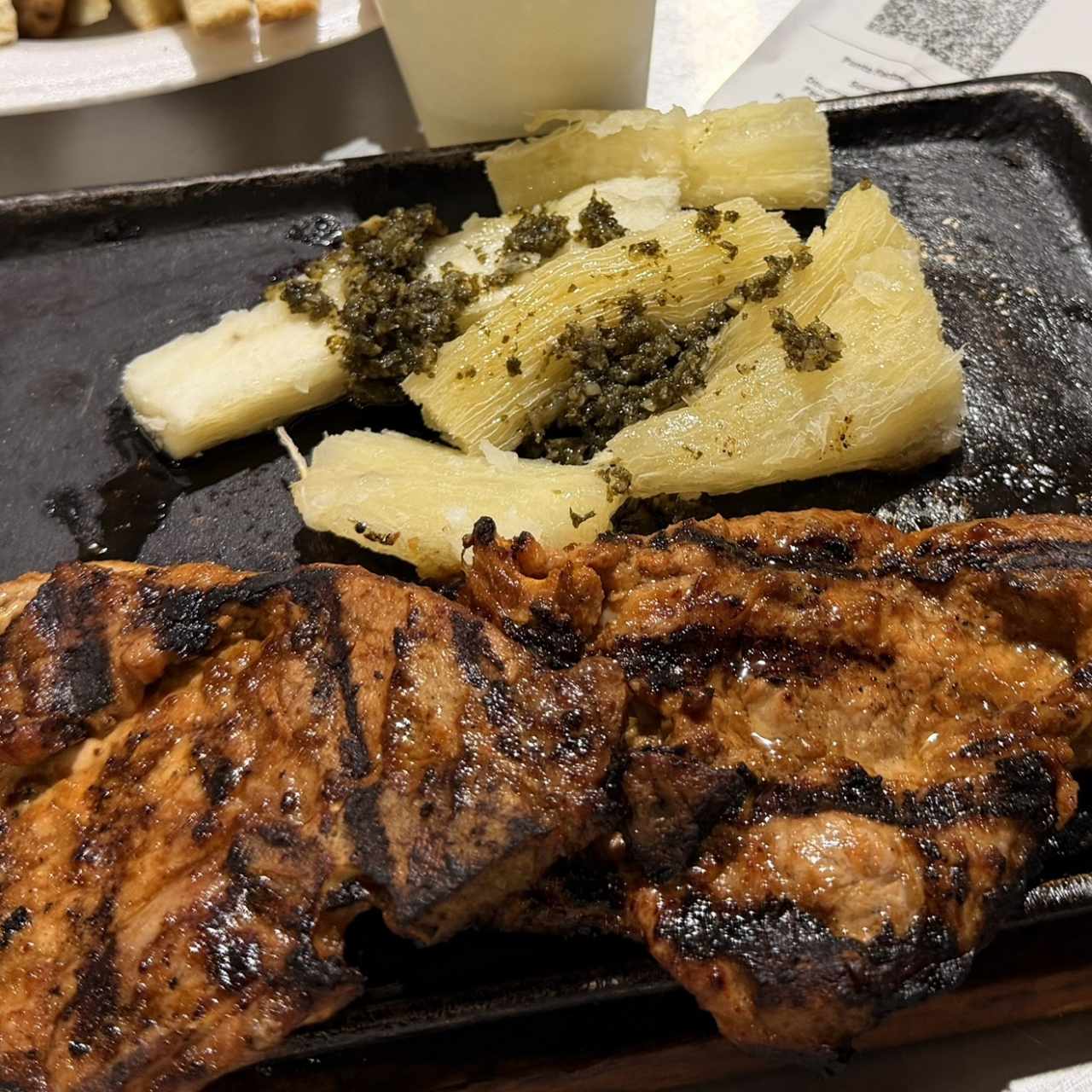 Chuleta y yuca 