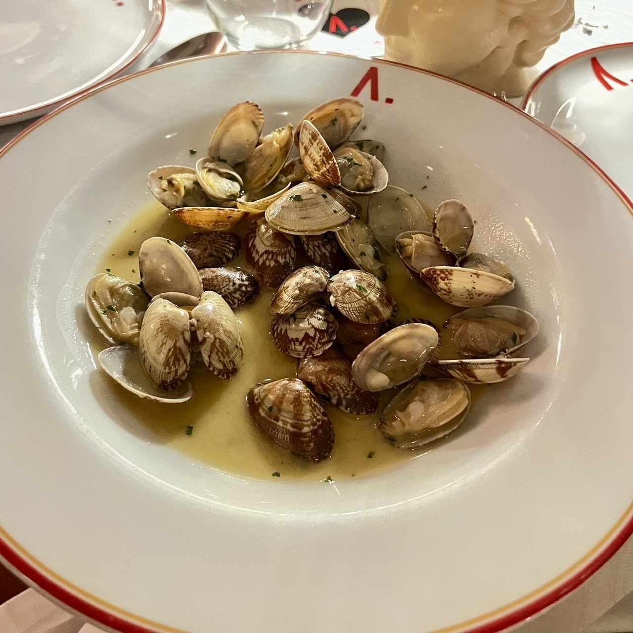 Almejas con vino blanco