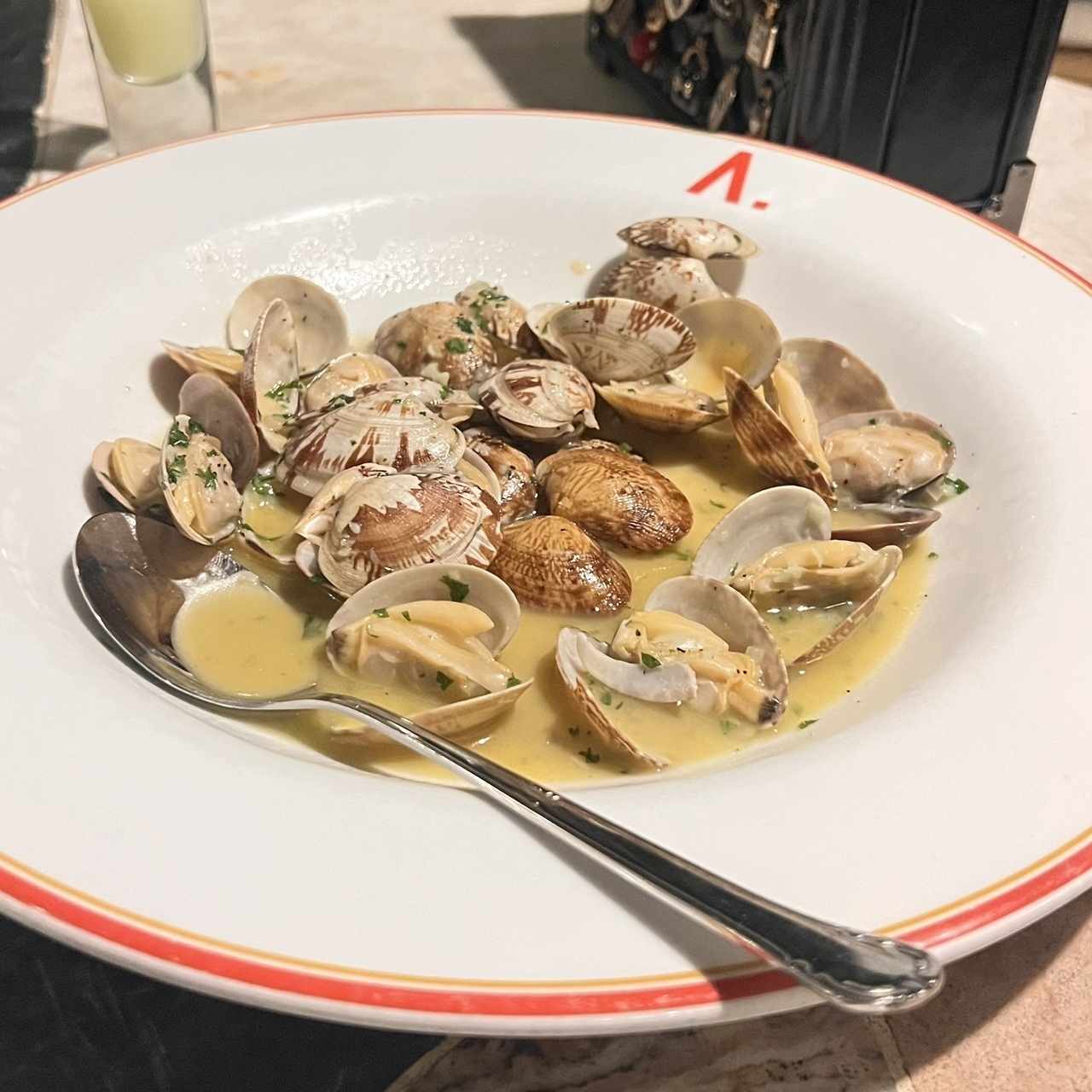 Almejas al ajillo