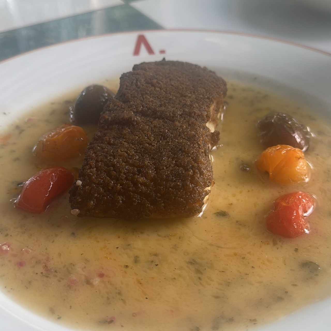 Pescado del dia en cama de alcaparras
