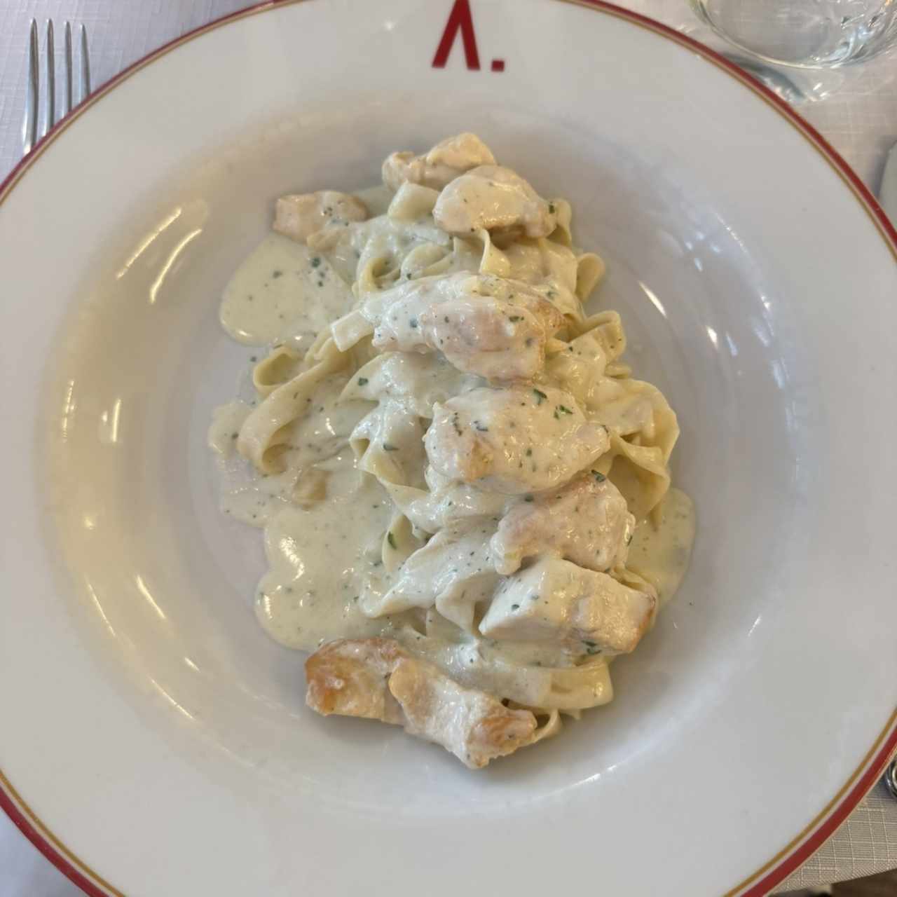 Fettuccine Alfredo con pollo 