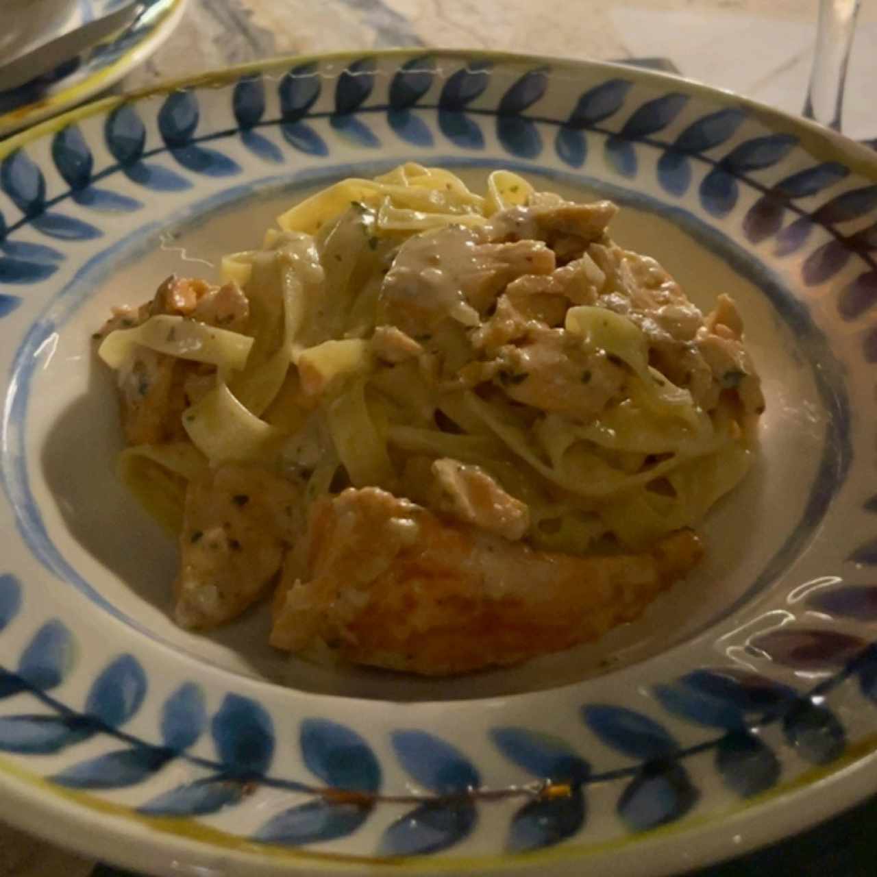 Pasta Alfredo con Salmon 