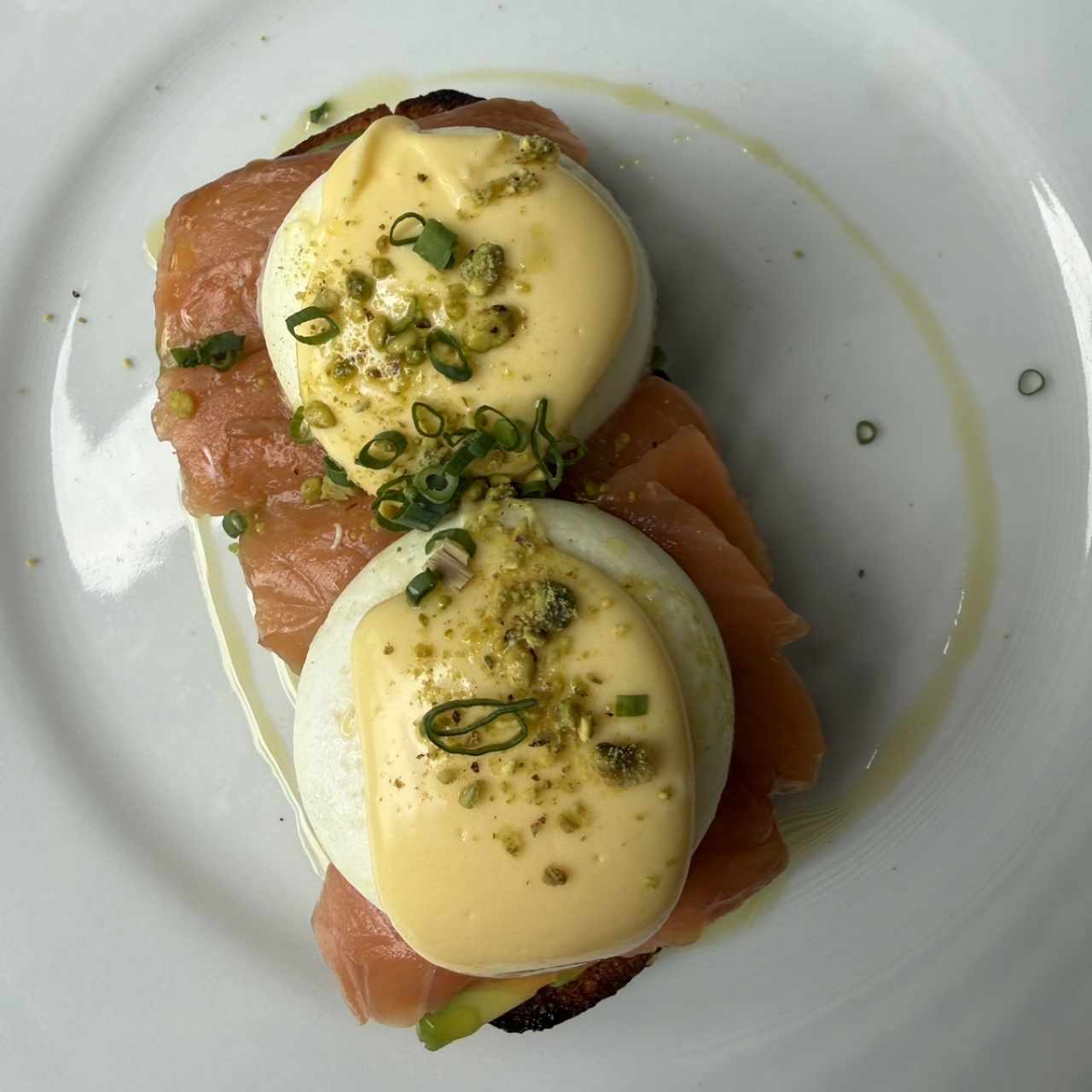 Huevos benedictos con salmon