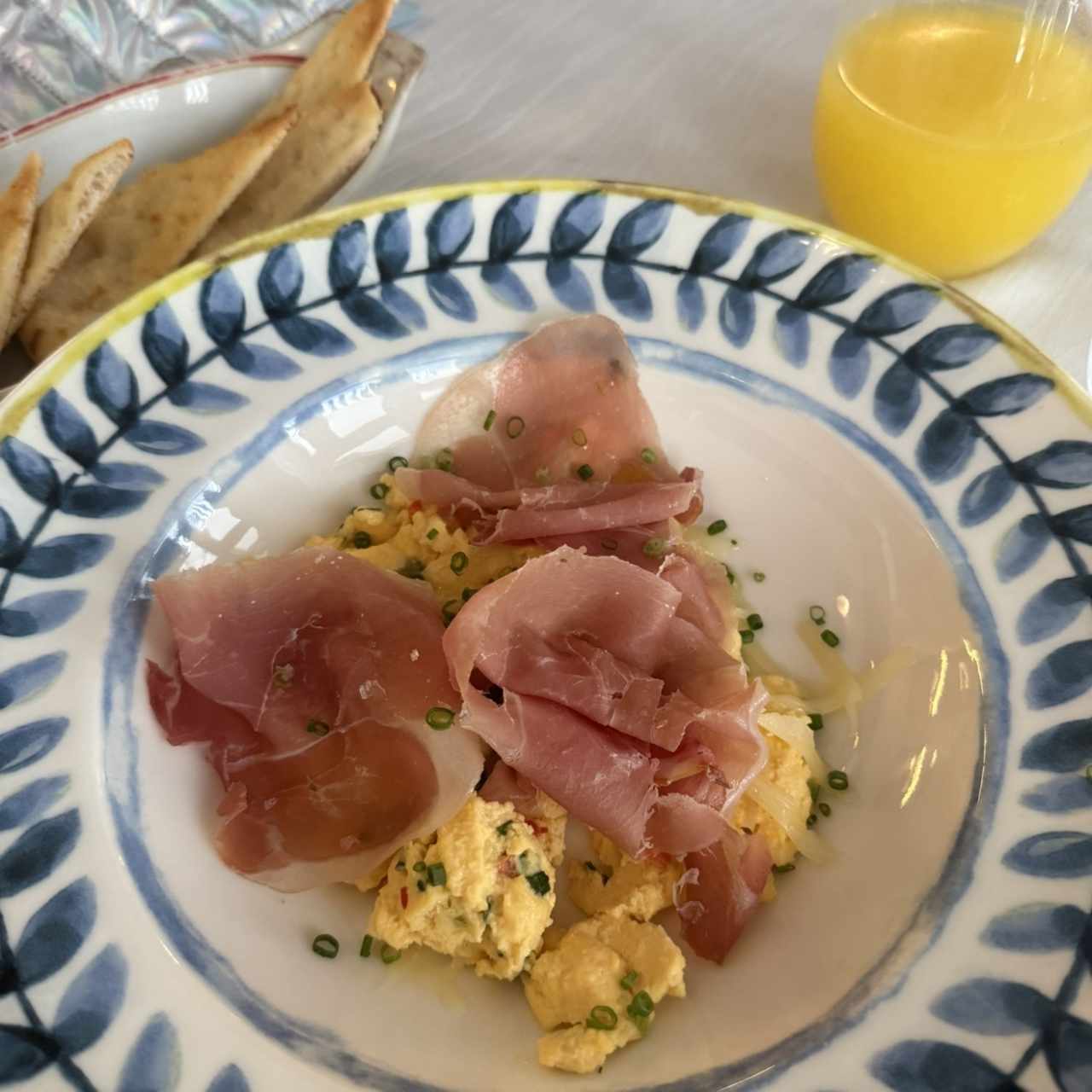 Huevos Revueltos con Prosciutto 