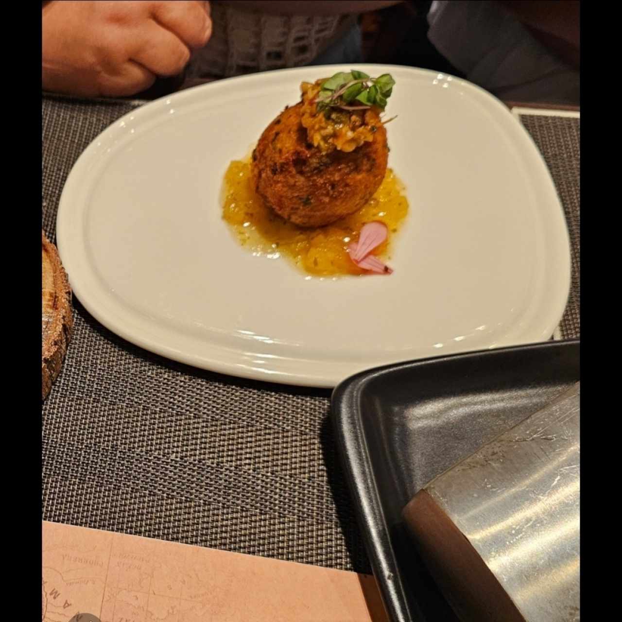 Arancinis de One Pot Estilo Colonense, Chutney de piña y guiso de rabito y patita 