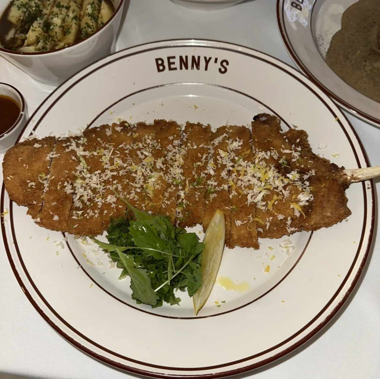 Milanesa de puerco con salsa de kimchi