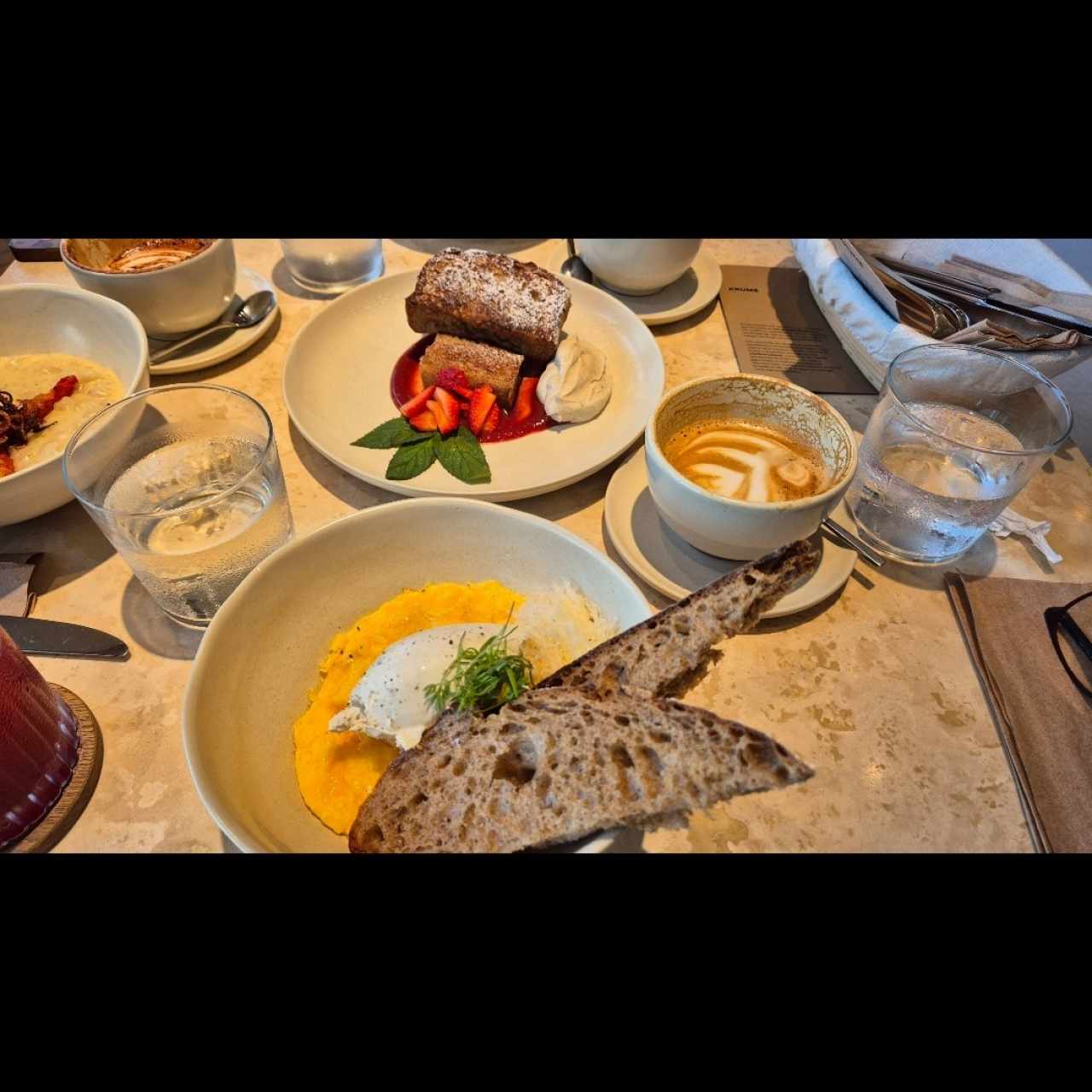 Huevos Cremosos y Tostadas francesas