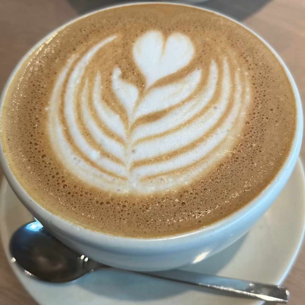 Capuccino con chocolate blanco