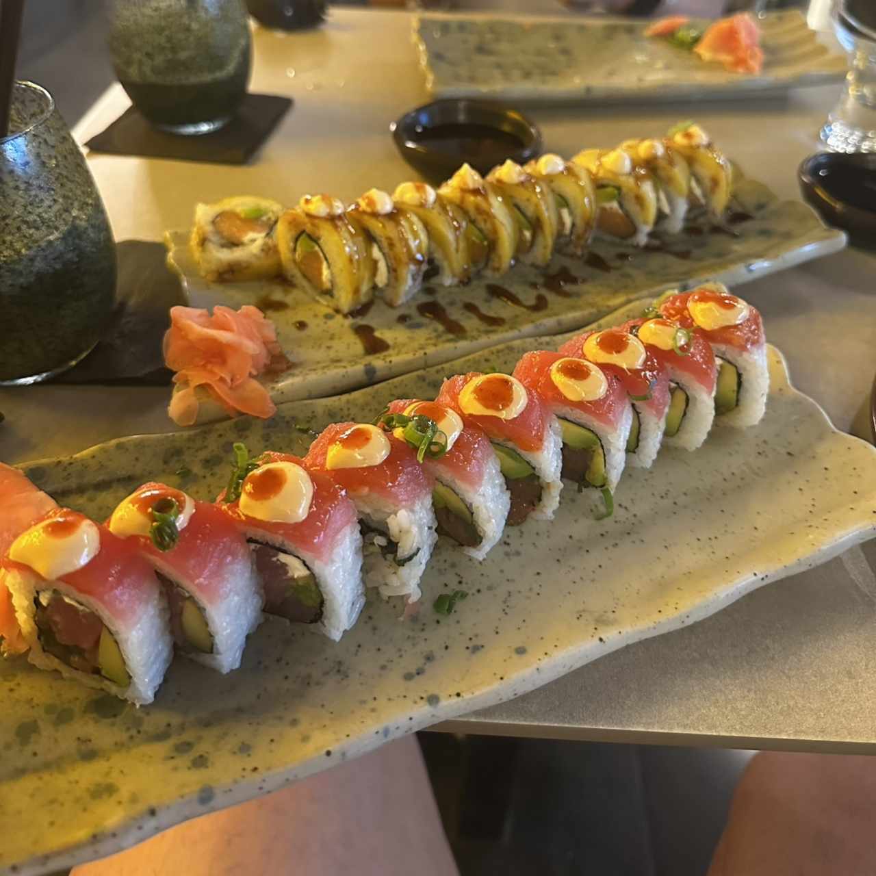 Spicy tuna y tropical roll