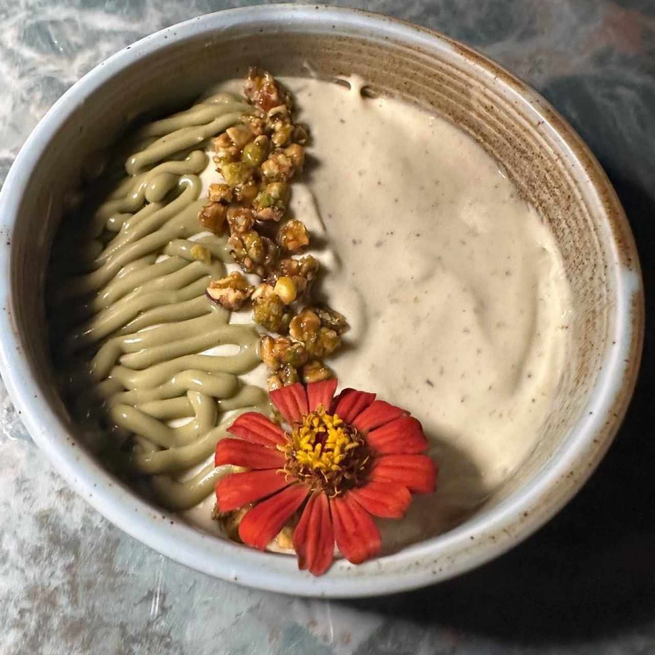 Postre Carlota con pistacho 