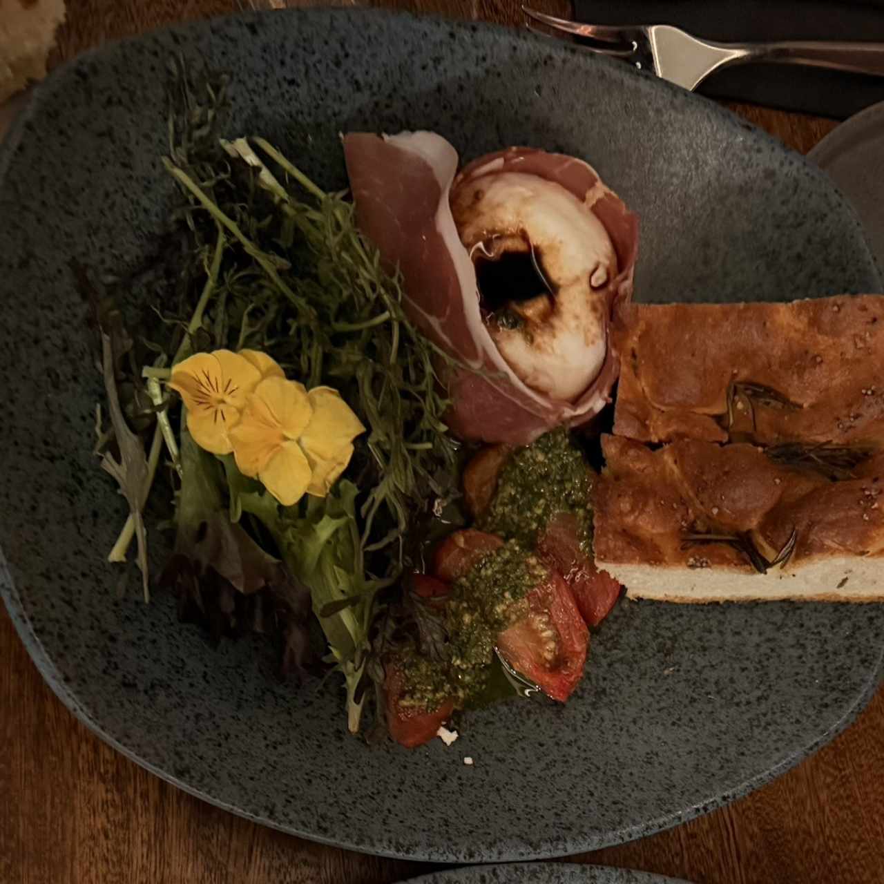 ENTRADAS - BURRATA PROSCIUTTO