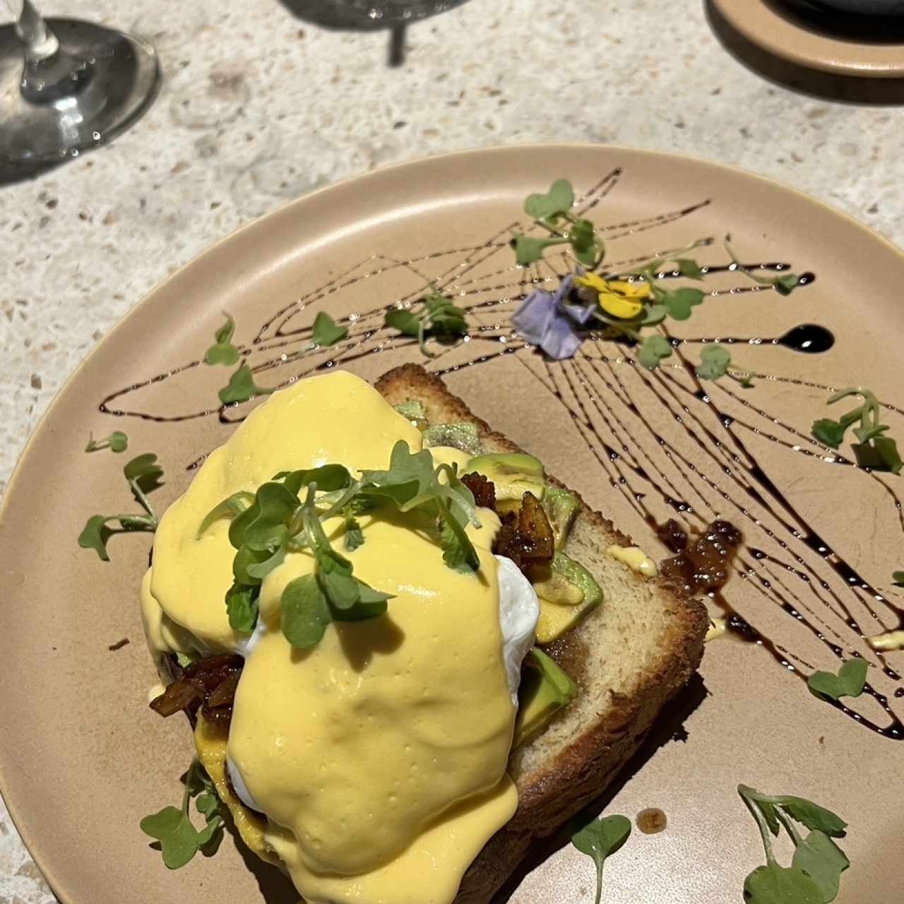 Huevos Benedictos 