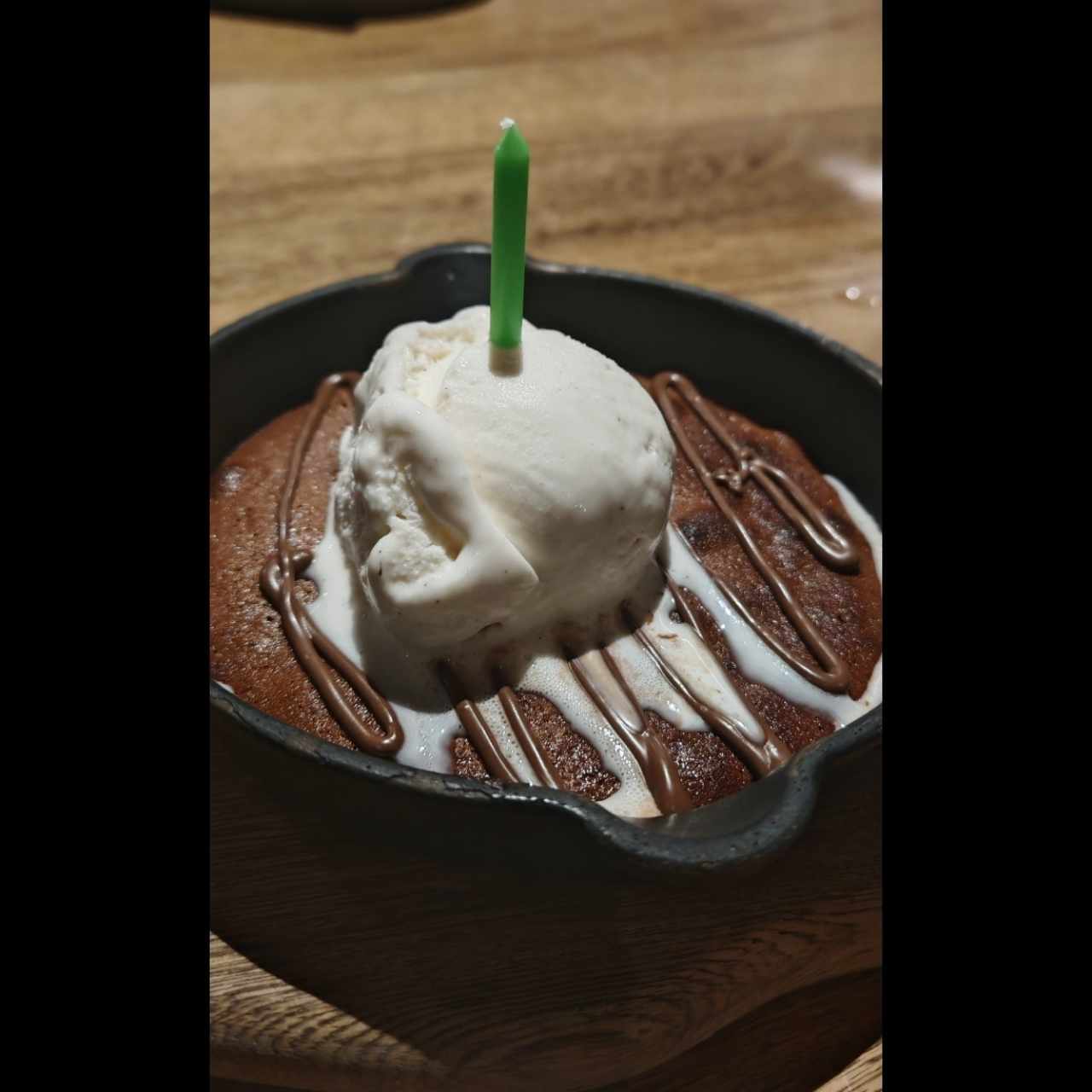 POSTRES - BROWNIE RECIÉN HORNEADO