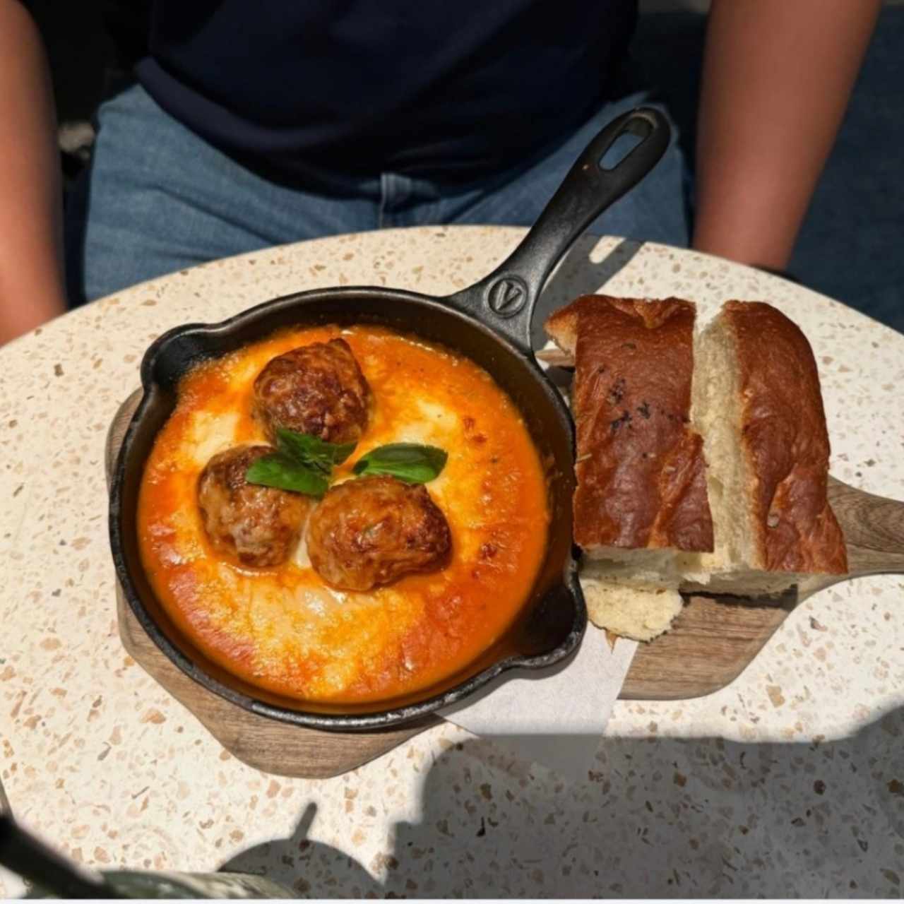 Entrada - albóndigas con pan de romero