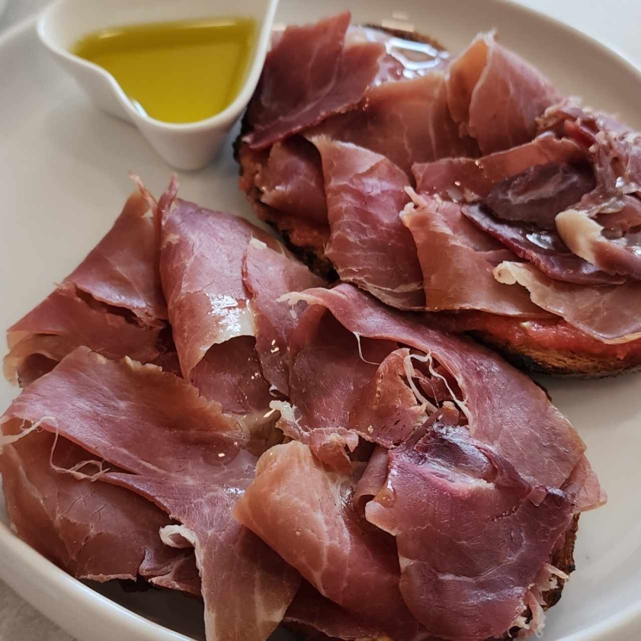 pan tumaca con jamón