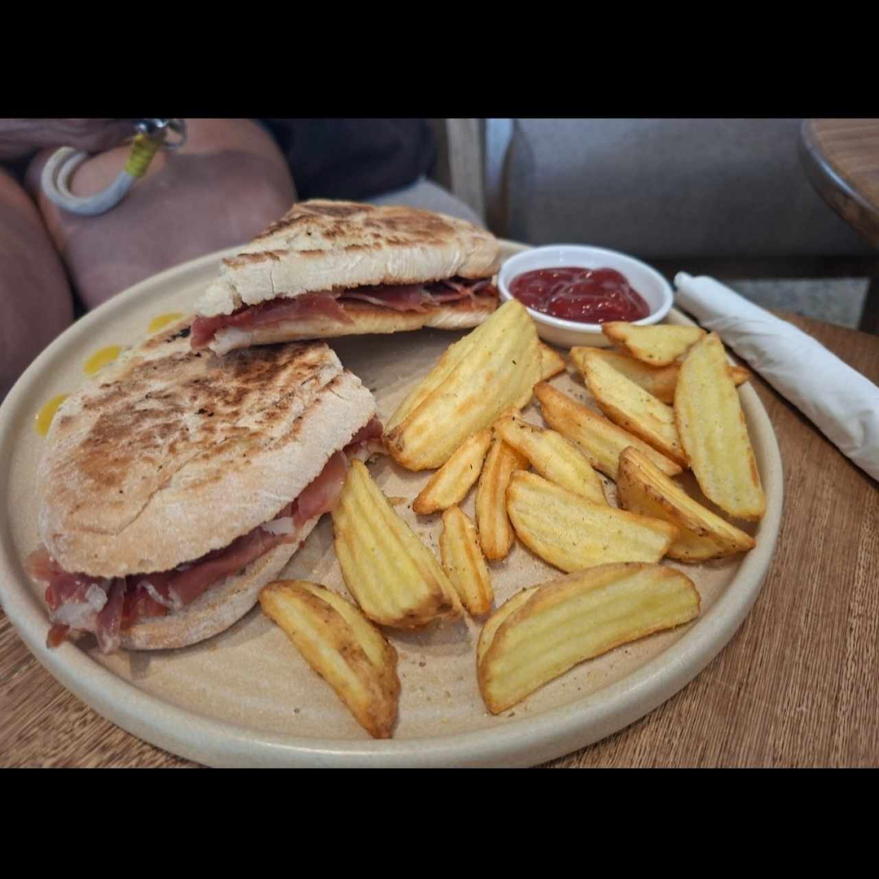 Bocadillo de jamón y queso