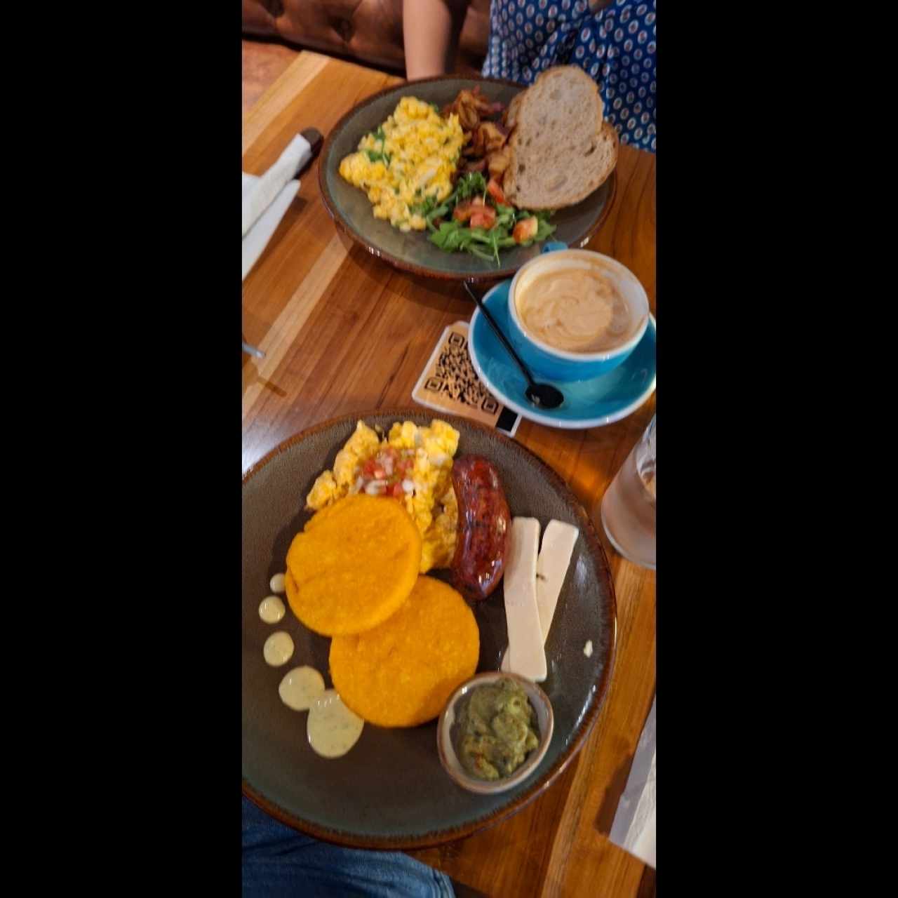 desayujos de omelet y típico