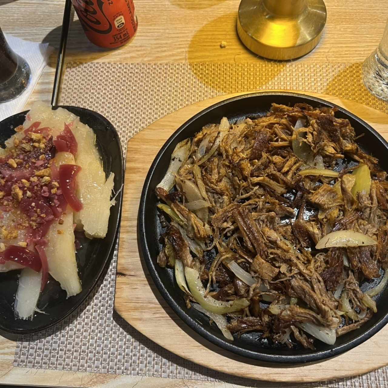 Vaca frita con yuca al mojo