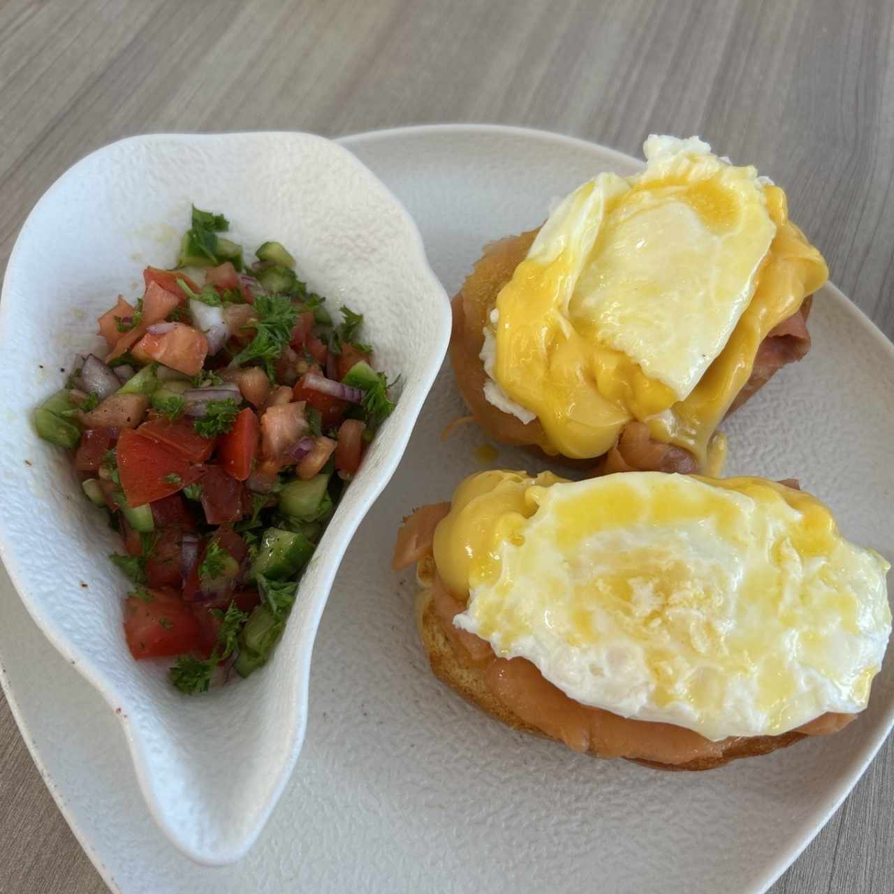 Huevos benedictos con salmon 