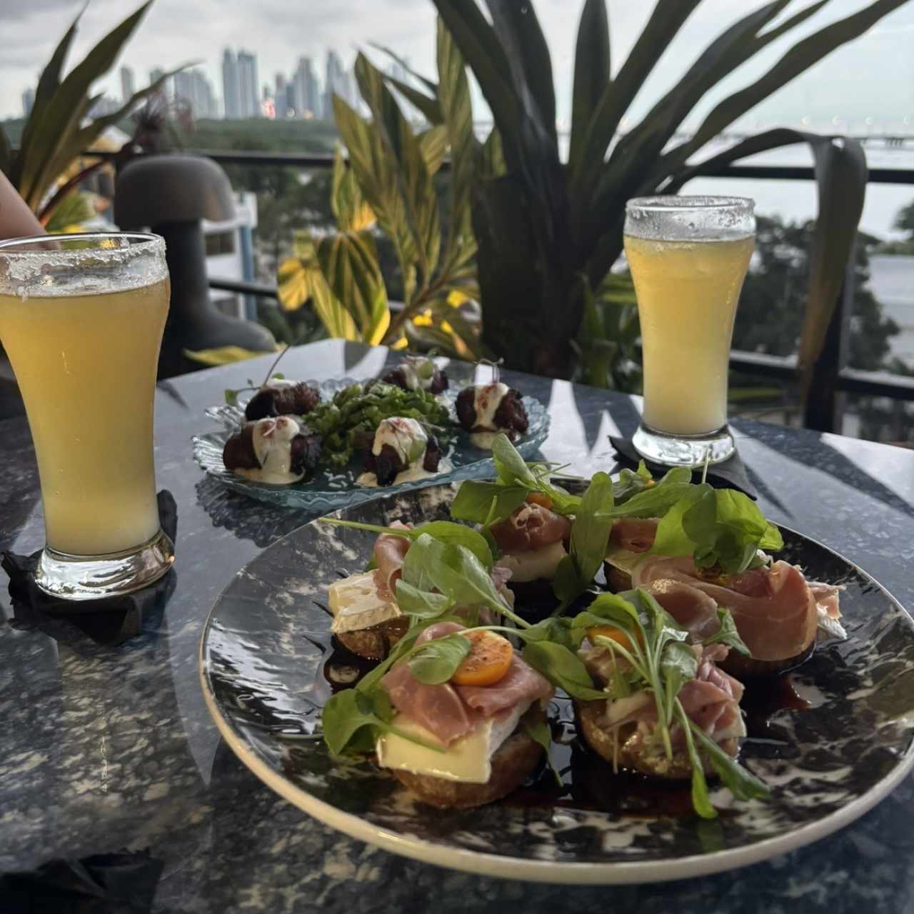 Dátiles, Tostadas y Micheladas