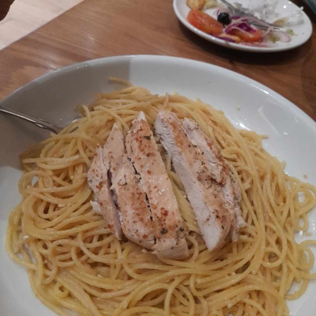 spavuetti al oleo y pollo