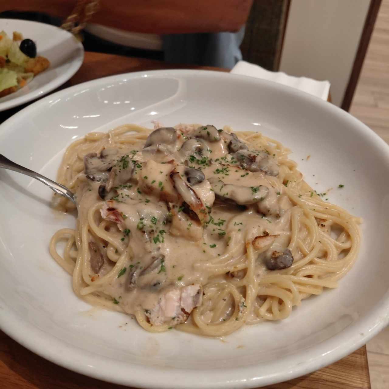 spaguetti en salsa de hongos