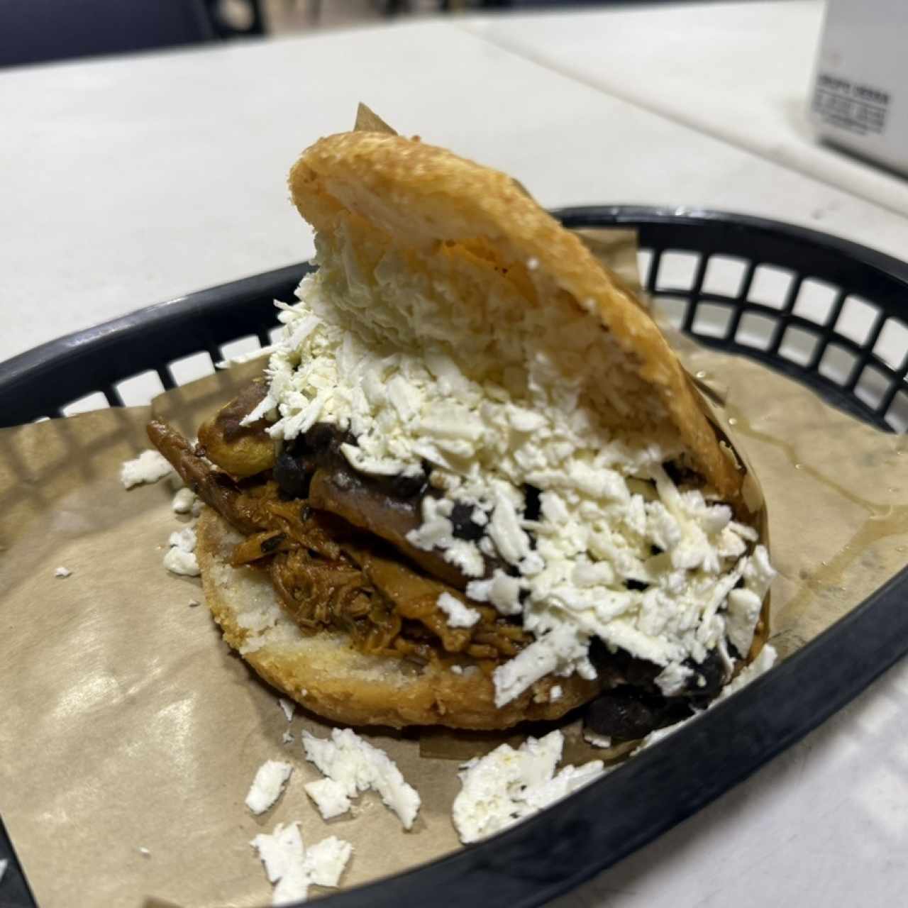 Arepa Pabellón en masa de chicharrón