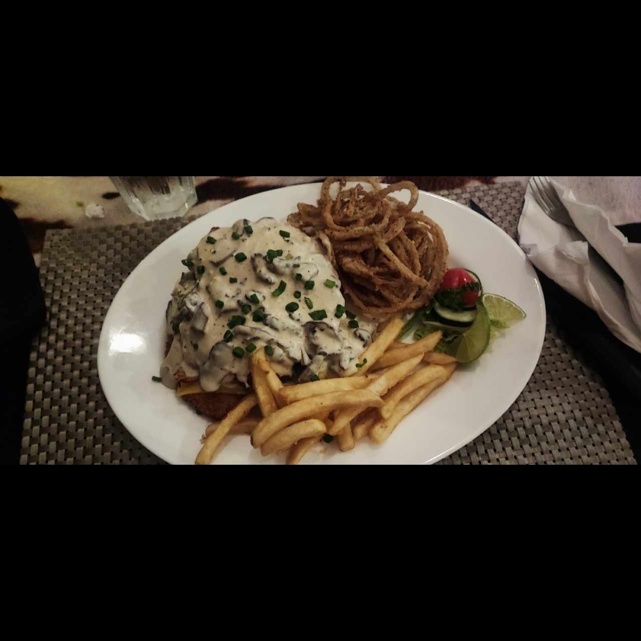 SCHNITZEL CON CHEDDAMELT PILA
