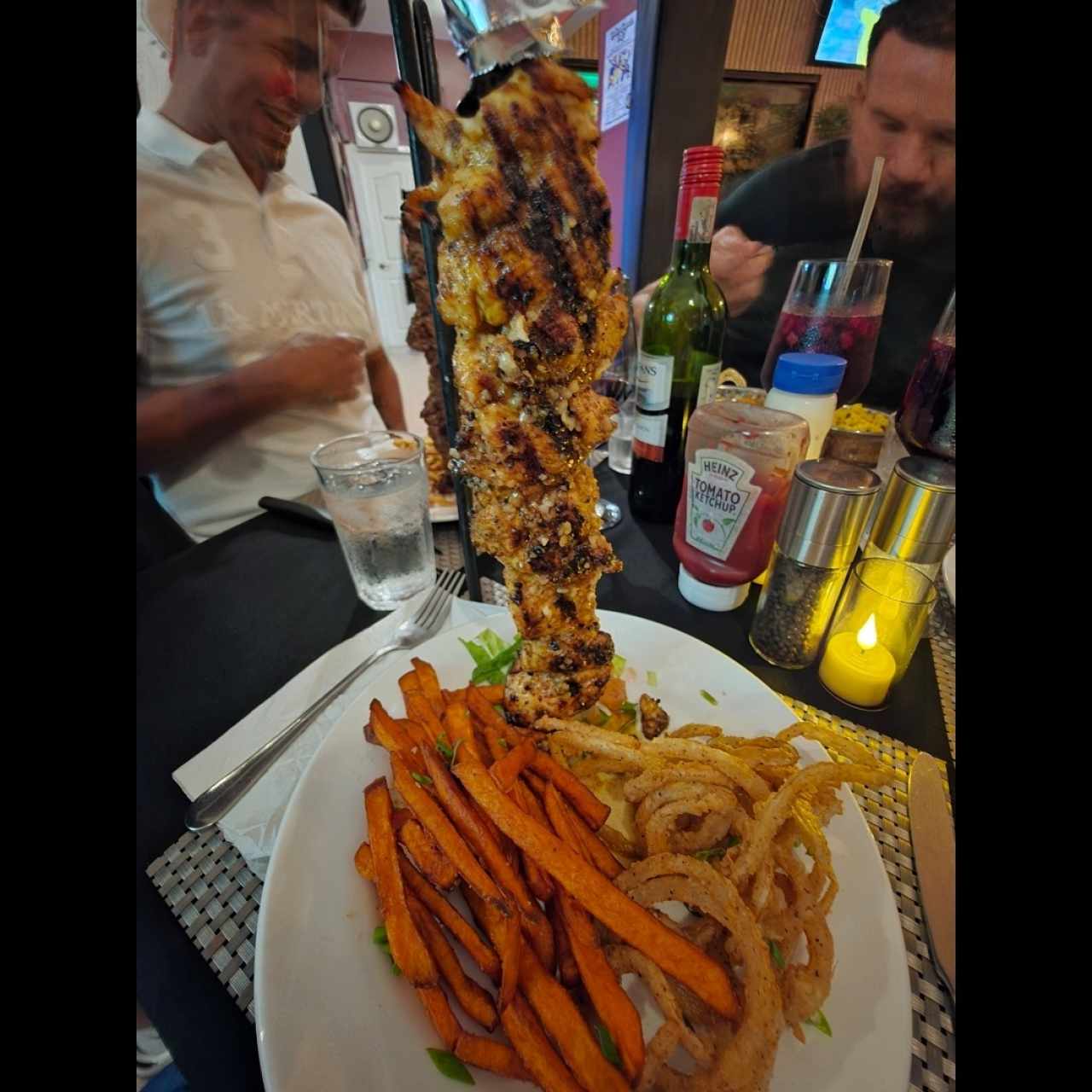 brochetas de pollo al curry