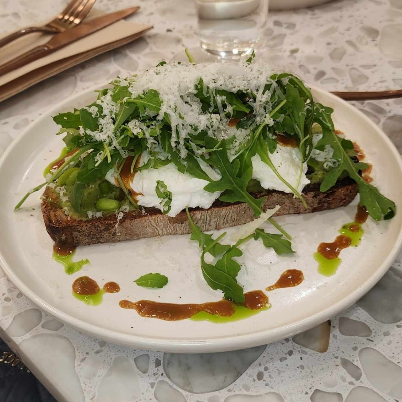 Tostada de aguacate