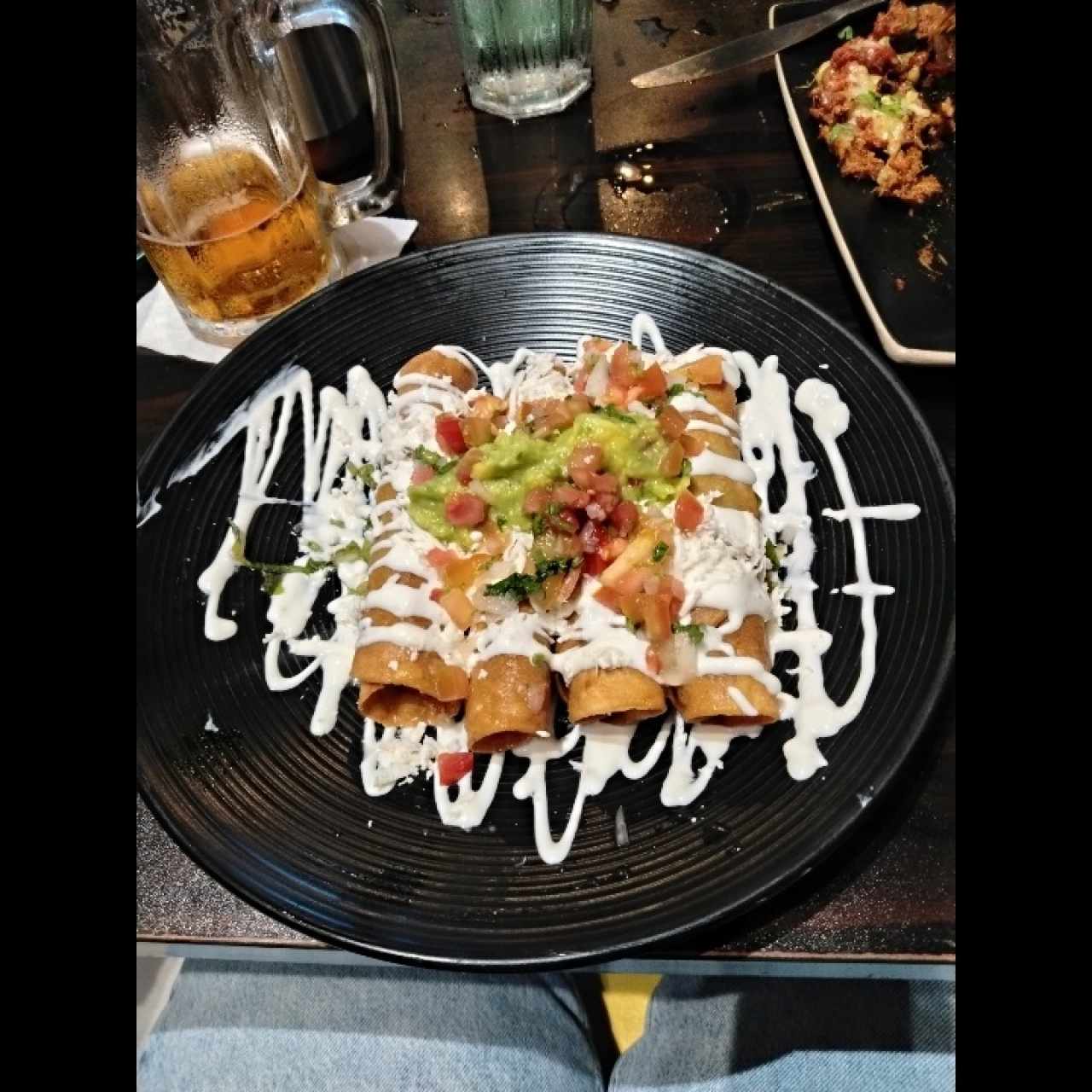Flautas cochinita pibil