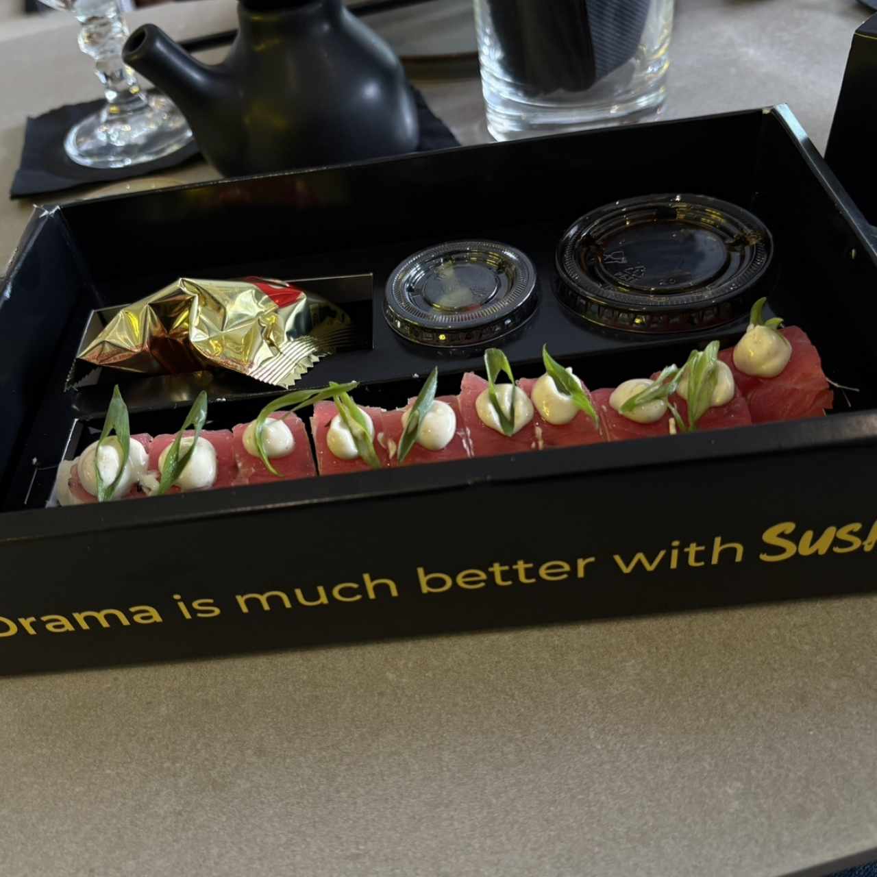 sushi con salmon 