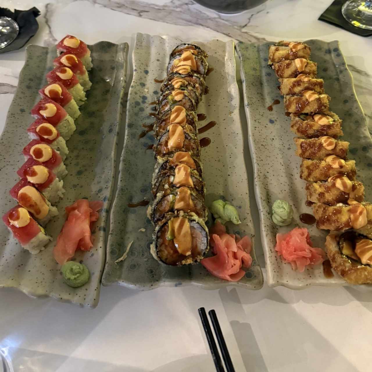 Soicy salmon, tiger woods, crispy roll 