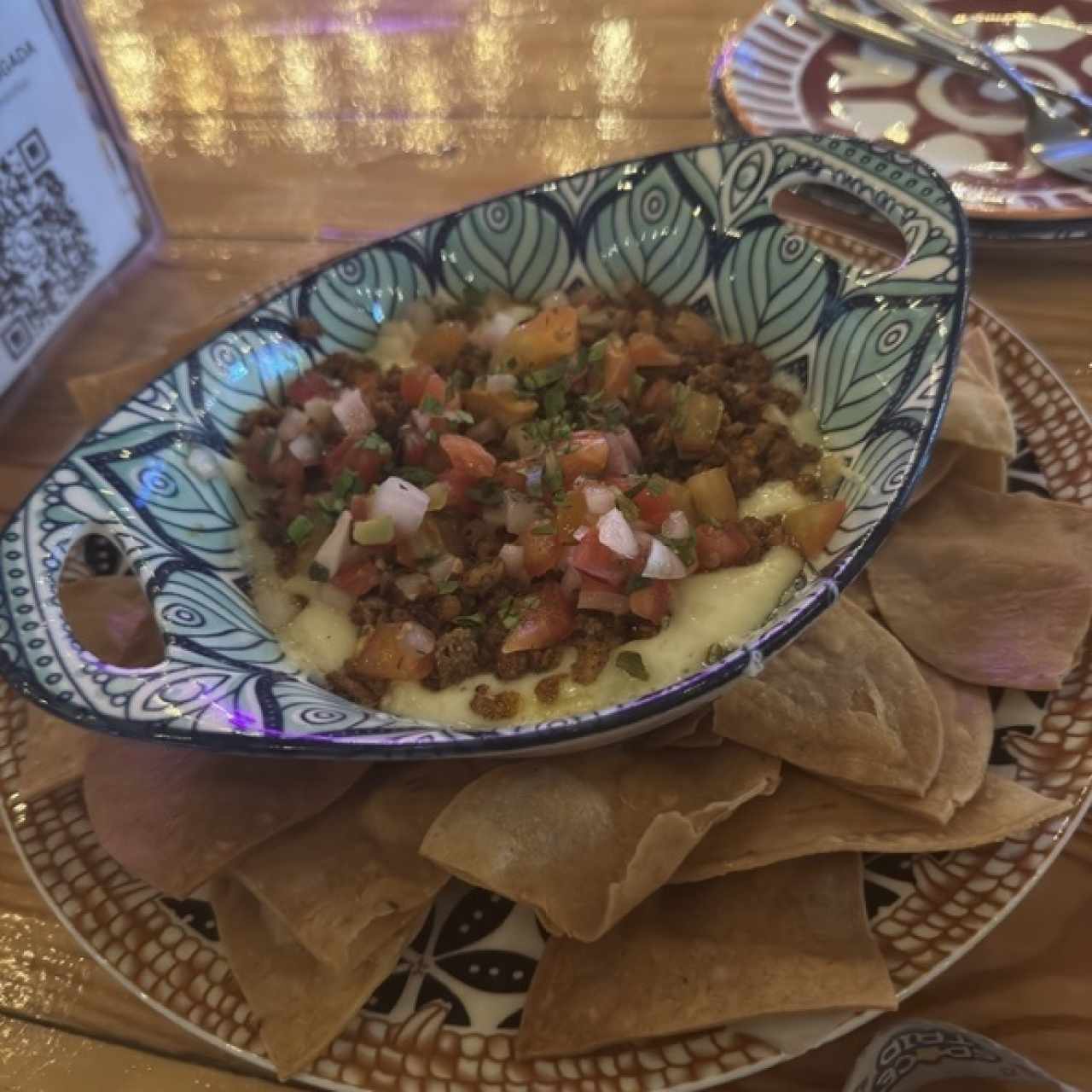 Queso fundido y chorizo