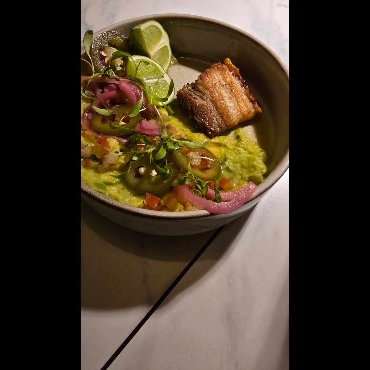chicharron con guacamole 5 piezas delicioso