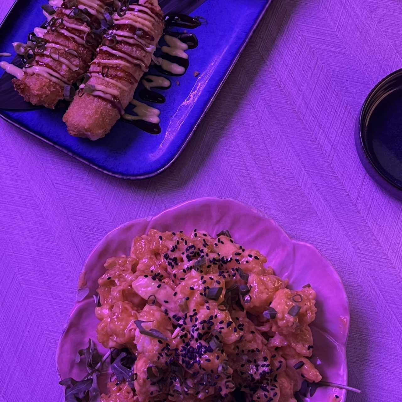 Camarones Pop y Brochetas de queso Gouda